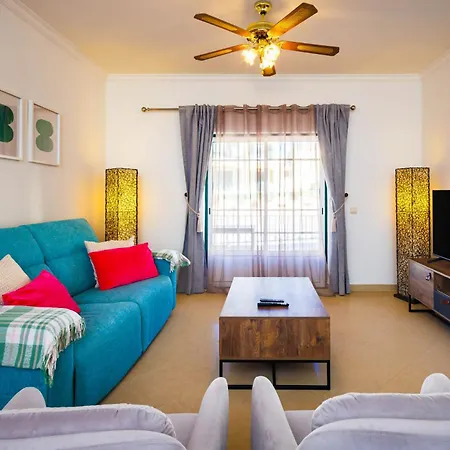 Portuguese Cliffside 珀彻斯