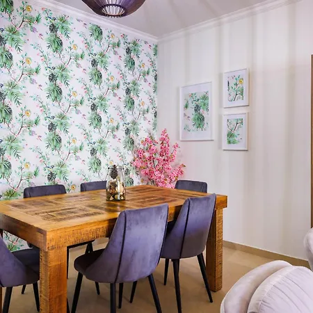 Portuguese Cliffside Apartamento *