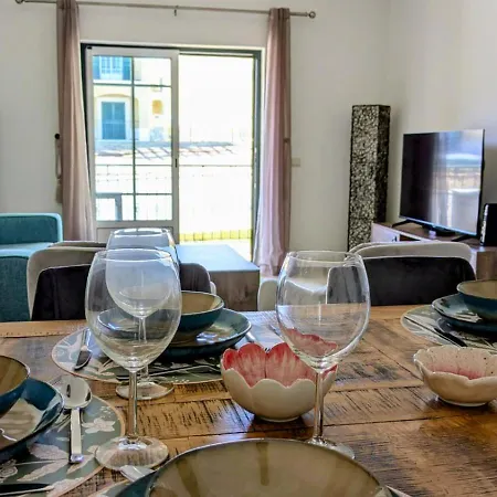 Portuguese Cliffside Appartement *